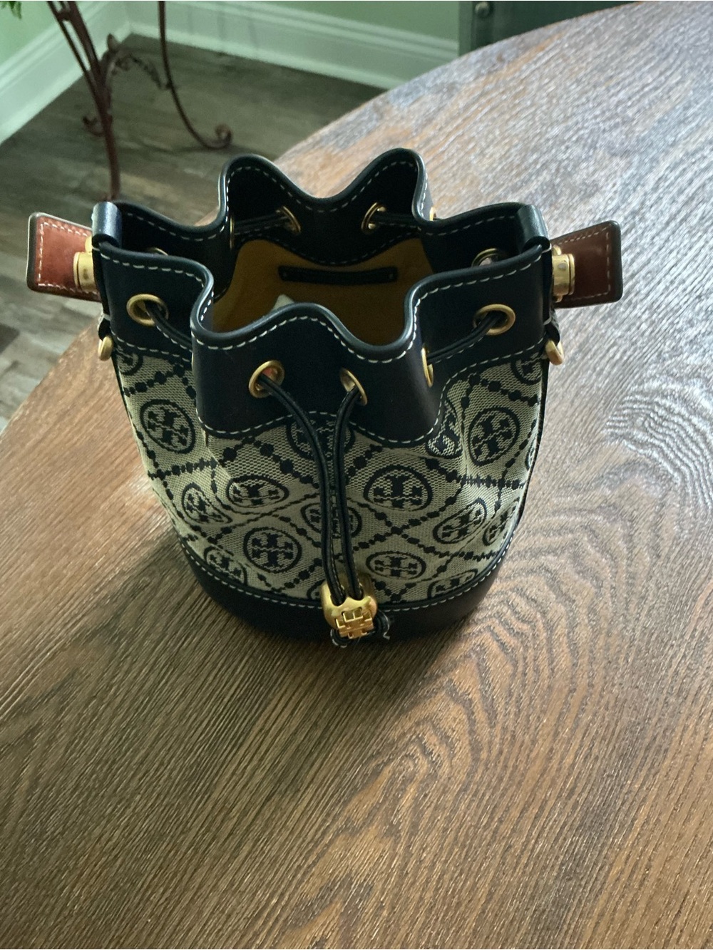 Tory Burch Jacquard Leather Monogrammed Bucket Bag with Gold Hardware - Picture 9 of 9